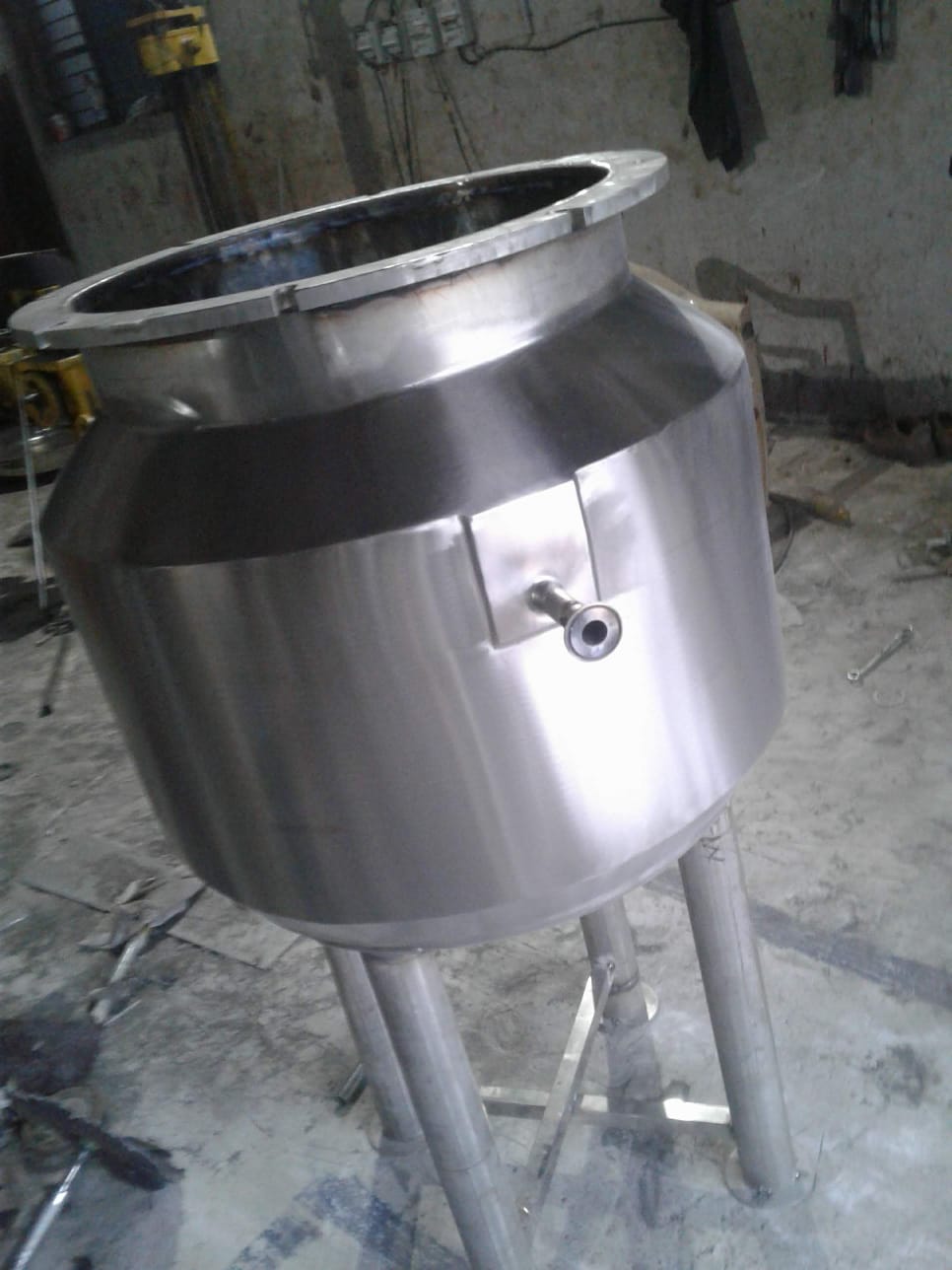 Conical tank
