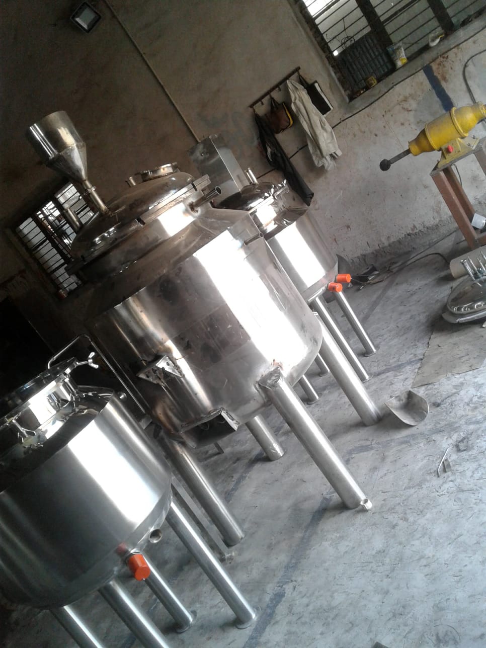 Mixing tanks