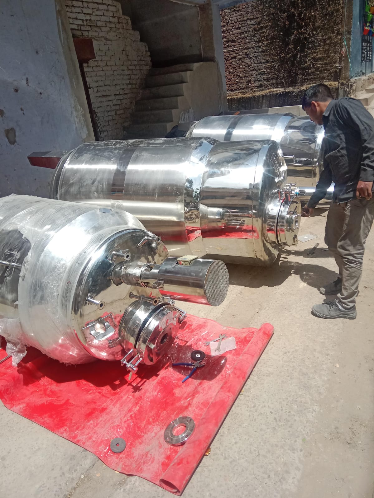 Reactor twin side view